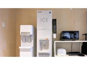 金沢市にあるSOKI KANAZAWA - Vacation STAY 40307vの冷蔵庫、コンピュータ付きのアイスオフィス