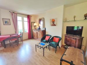 Telewizja i/lub zestaw kina domowego w obiekcie T2 cosy centre ville