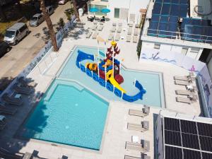 Πισίνα στο ή κοντά στο Hotel Roxy