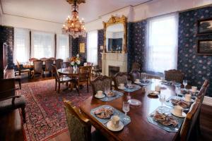 Wilbraham Mansion 레스토랑 또는 맛집