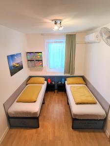 Ένα ή περισσότερα κρεβάτια σε δωμάτιο στο EDA Beach Apartman