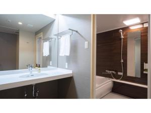 a bathroom with a sink and a shower and a mirror at Hotel Sekisuien - Vacation STAY 44651v in Gujo +20 photos