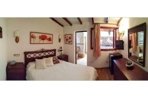 a bedroom with a bed and a desk and a window at Casa El Moral in Las Palmas de Gran Canaria +46 photos