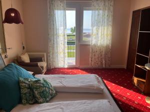 Posteľ alebo postele v izbe v ubytovaní Hotel Al Faro Lodge am See