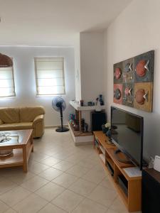 Μια τηλεόραση ή/και κέντρο ψυχαγωγίας στο Villa Melita Seafront