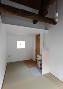 an empty room with white walls and a window at Ryokan Nishijin - Vacation STAY 46289v in Kyoto