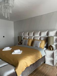 Un pat sau paturi într-o cameră la Kuca za odmor Damir