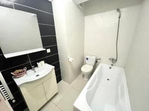 Ένα μπάνιο στο Marisah Residence #1