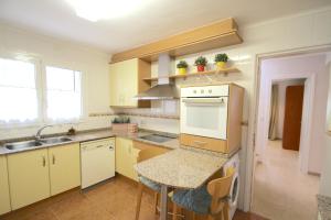a kitchen with a sink and a counter top at ARENDA Villa Amelie en Pino Alto in Miami Platja