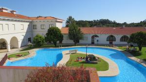 Bazén v ubytovaní Estudio con piscina en A Guarda- Pontevedra alebo v jeho blízkosti
