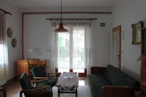 Posezení v ubytování Boulevard Garden House - Free and save parking in the locked yard