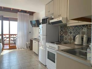 Kuchyň nebo kuchyňský kout v ubytování Seafront Family Apartment Ellie