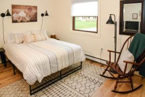 a bedroom with a bed and a chair and a television at Virgil Mountain View 