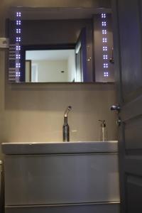 a bathroom with a sink and a mirror at La parenthèse in Dijon