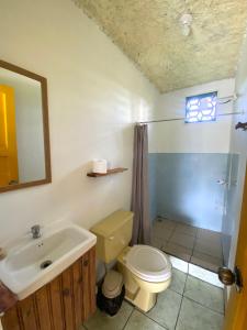 Ένα μπάνιο στο Cabinas Cahuita