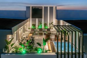 Balkón nebo terasa v ubytování Maison Aqua Suite with Private mini pool jacuzzi