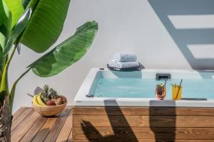 Fotografie z fotogalerie ubytování Maison Aqua Suite with Private mini pool jacuzzi v destinaci Hersonissos