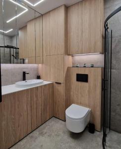 Et badeværelse på Apartament Proszowska 58A, Bochnia, 40 m2 z prywatnym miejscem postojowym
