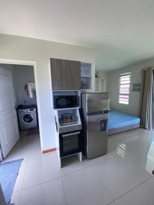Küche/Küchenzeile in der Unterkunft Jorsen House Tahiti 2 : bungalow confortable