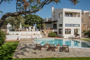 een villa met een zwembad en een huis bij Villa Sunrise Majestic Seaview with Private Pool in Chersonissos