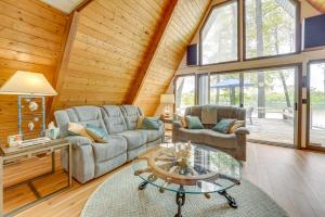 Φωτογραφία από το άλμπουμ του Long Lake Cabin with Kayaks, Private Beach and Dock! σε Fountain