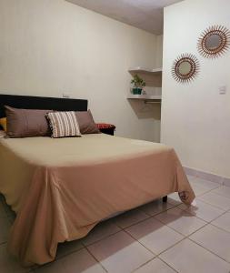 a bedroom with a large bed in a room at Complejo Don Pascual in San Pedro La Laguna