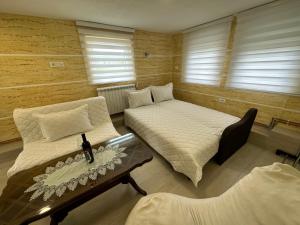 Pejovic apartmani Mojkovac 객실 침대