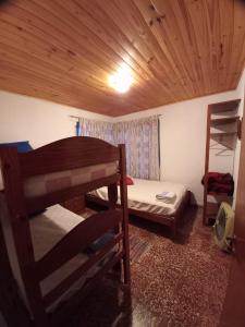 Tempat tidur susun dalam kamar di Casa quinta Los Girasoles