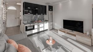 Kuchyňa alebo kuchynka v ubytovaní Apartment Orlando + 36 fotografií