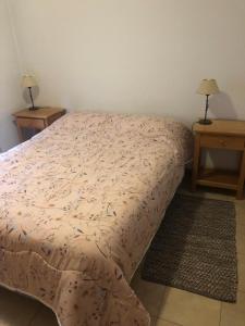 Ένα ή περισσότερα κρεβάτια σε δωμάτιο στο DEPARTAMENTOS Silvia