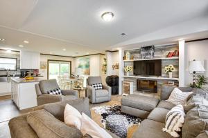 Gallery image of Kingston Home with On-Site Boat Parking 2 Mi to Lake in Shay