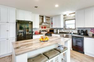 Gallery image of Kingston Home with On-Site Boat Parking 2 Mi to Lake in Shay