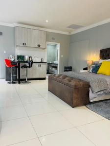 a large bedroom with a bed and a kitchen at OneOnArumAvenue in Johannesburg