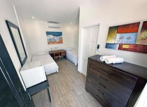 Postel nebo postele na pokoji v ubytování Surf Ranch Tamarindo