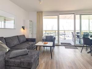 ein Wohnzimmer mit Sofa und Tisch in der Unterkunft 6 person holiday home in Wendtorf in Wendtorf