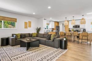 Kuchyň nebo kuchyňský kout v ubytování Backyard Pool Oasis @ the Tulum House