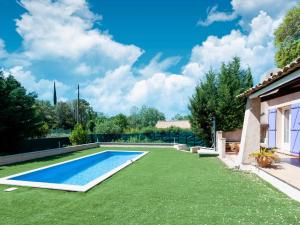 Bazén v ubytovaní Villa in Vidauban near Vineyards & Beaches alebo v jeho blízkosti