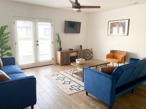 Istumisnurk majutusasutuses STUNNING Urban Farmhouse Minutes from Downtown