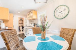 Gallery image of The Blue Star Cottage in Saugatuck +16 photos