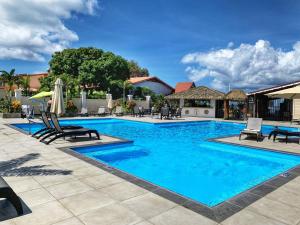 Sundlaugin á Hôtel Bambou & Spa eða í nágrenninu +37 myndir