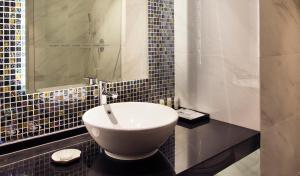 Ένα μπάνιο στο Fortuna Hotel Hanoi