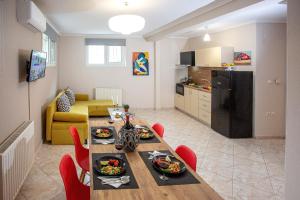 A kitchen or kitchenette at Endless Blue Sunshine