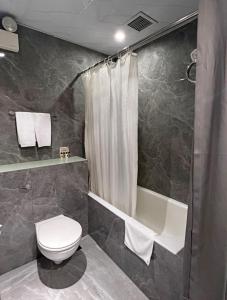 O baie la Hennessy Hotel
