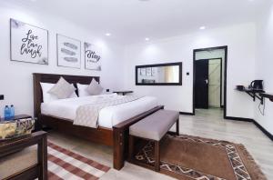 A bed or beds in a room at Arabel's Place Riverside Villas