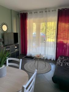 Μια τηλεόραση ή/και κέντρο ψυχαγωγίας στο bienvenue chez nous