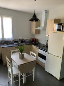 Η κουζίνα ή μικρή κουζίνα στο bienvenue chez nous +14 φωτογραφίες