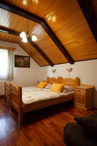 Postel nebo postele na pokoji v ubytování Farmstay&Glamping Visočnik