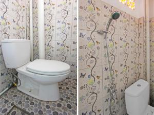 2 fotografias de uma casa de banho com um WC e um chuveiro em OYO 92558 Bale Datu Homestay em Montongbuwoh