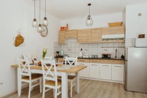 Cucina o angolo cottura di Apartament Kraju centrum z fotelem masującym