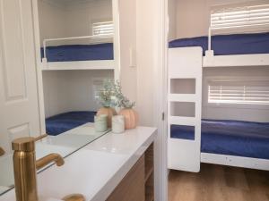 Little Palm Cabins客房内的一张或多张床位